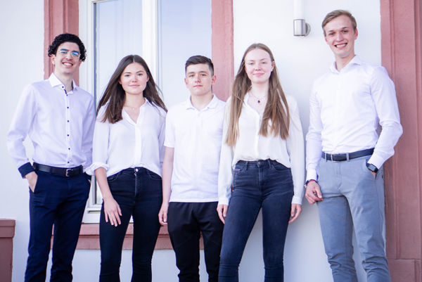 Gruppenfoto Schulteam (5 Personen) Deutscher Gründerpreis für Schülerinnen und Schüler.