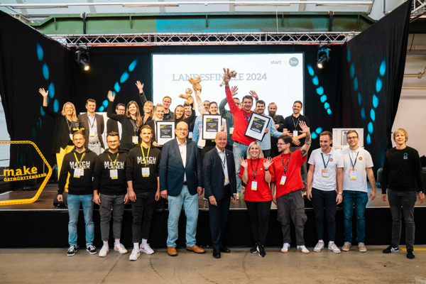 Gruppenfoto der Finalistinnen und Finalisten beim Start-up BW Elevator Pitch Landesfinale 2024. Fotograf: Beisswanger Leon.