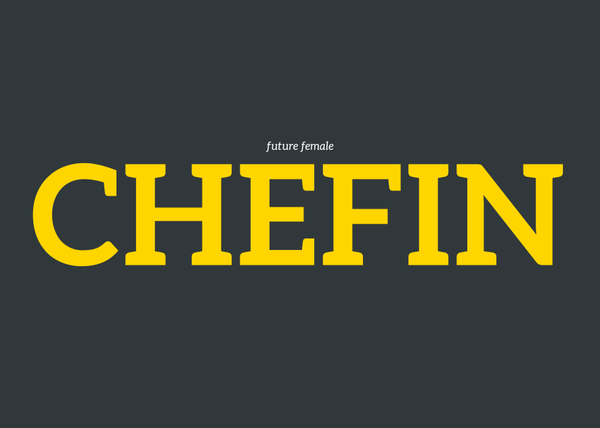 Gelber Schriftzug "Future Female CHEFIN" auf grauem Hintergrund.