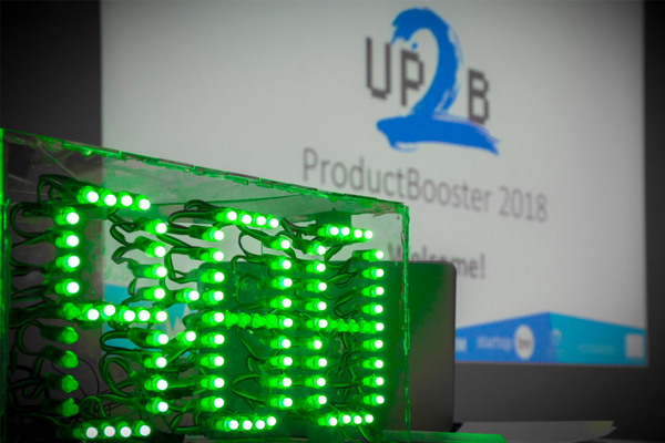 Ein Countdown auf der Bühne des Up2B Product Booster Programmes von 2018.