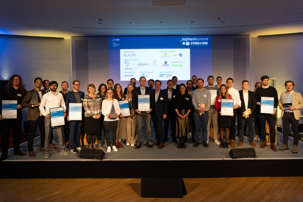 Gruppenfoto bei der Preisverleihung des CyberOne Hightech Award 2023.