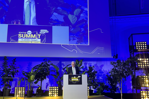 Ministerpräsident Winfried Kretschmann bei der Eröffnung des Start-up BW Summit 2024.