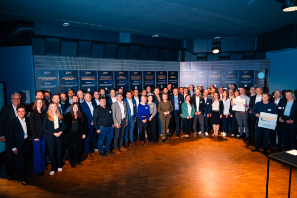 Gruppenbild bei der Preisverleihung des Allianz Industrie 4.0 Award 2025 Baden-Württemberg am 5. November 2025 in Stuttgart. Bildrechte: Ludmilla Parsyak - VDMA.