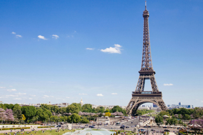 Aufnahme vom Eiffelturm in Paris. 